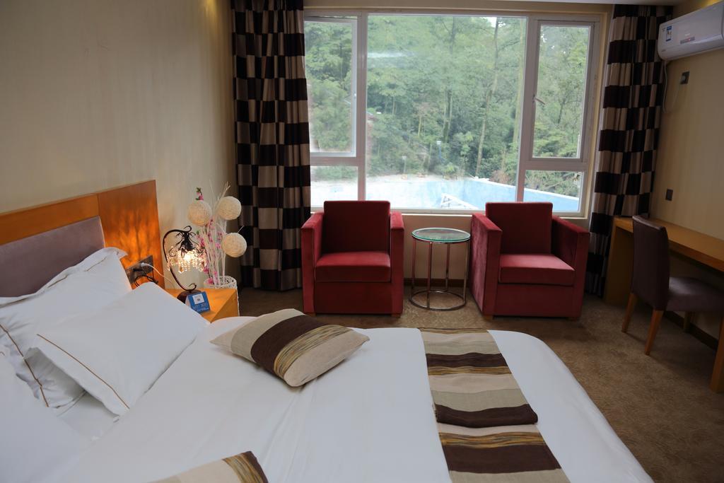 Panshan Tingquan Tuwo Holiday Resort Leshan Room photo